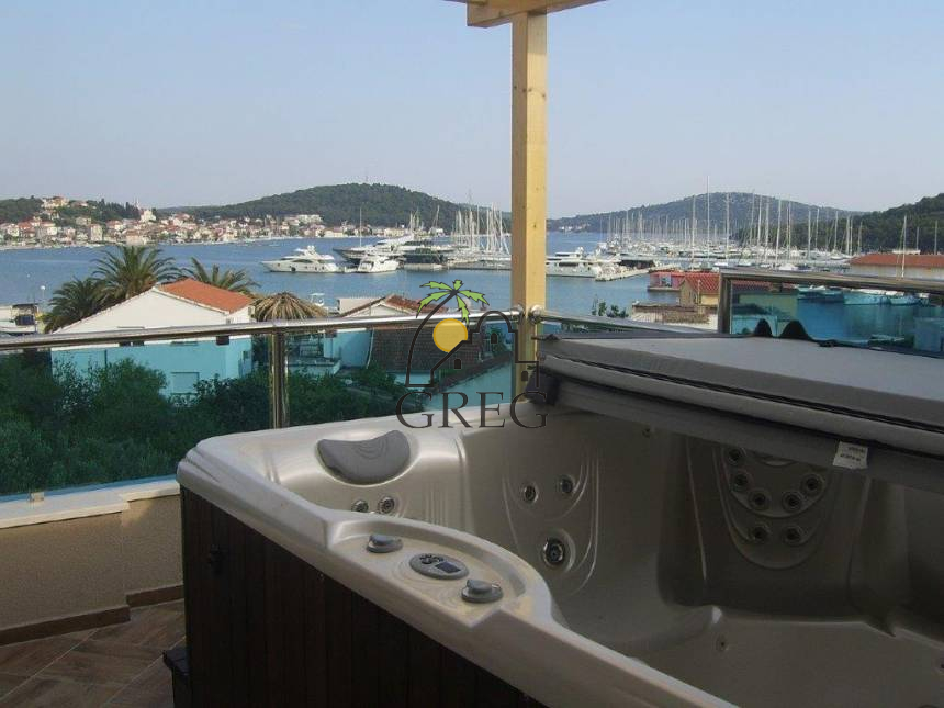 Croatia, Middle Dalmatia,  - House, for sale