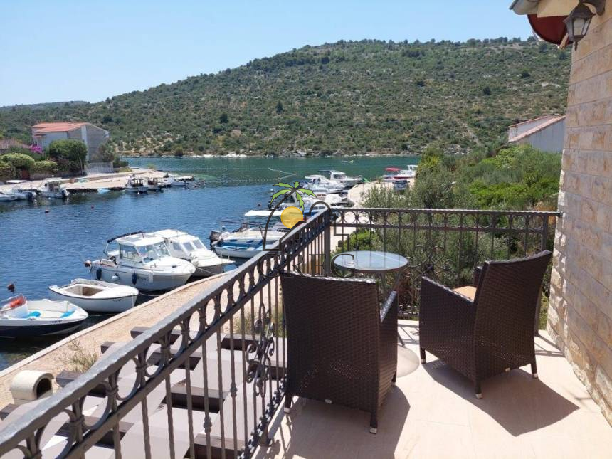 Croatia, Middle Dalmatia,  - House, for sale